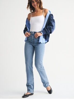 Abercrombie & Fitch Curve Love- 90’s Straight Ultra High Rise